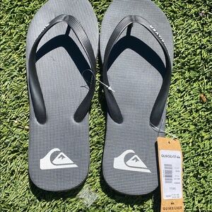 Quiksilver Black Classic Men's Flip Flops. NWT